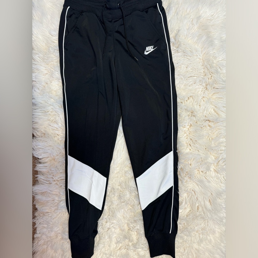 nike pants size xs hardly worn